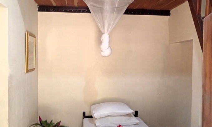 Habarana Cabin | Loft for 3 - Eagles Wing's Guest House