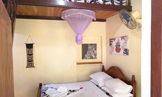 Habarana Cabin | Loft for 4 - Eagles Wing's Guest House