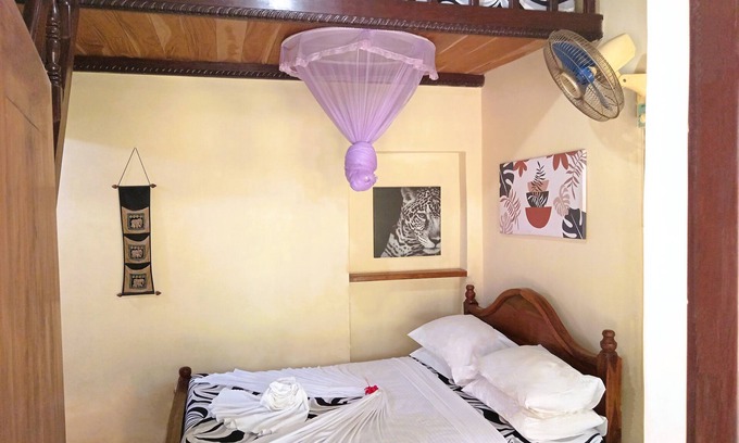 Habarana Cabin | Loft for 4 - Eagles Wing's Guest House