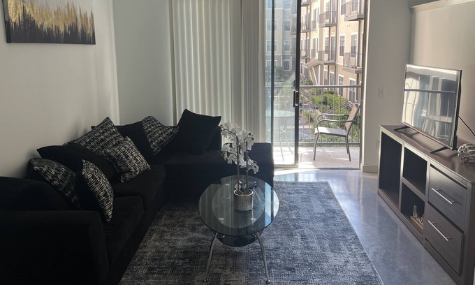 Riverside Terrace Apartment | Loft in Houston with Lounge, Pool, Courtyard, Dog Park, Gazebo and Leisure Area