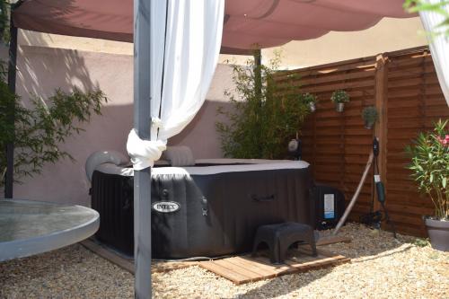 Maillane Apartment | Loft Le Mistral avec SPA extérieur en saison