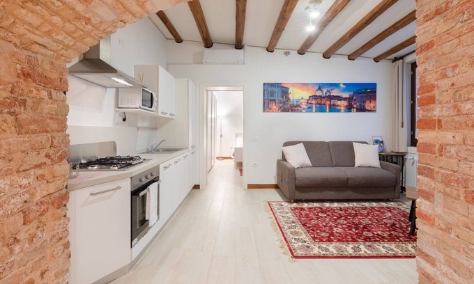 Cannaregio Apartment | Loft on two levels exposed beam