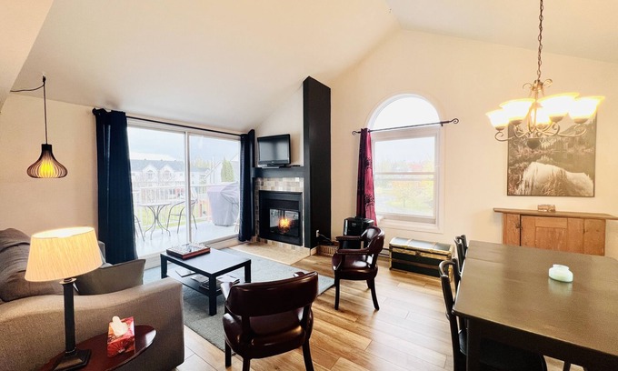 Magog Apartment | Loft Philémon - 5 minutes from Mont Orford/Magog