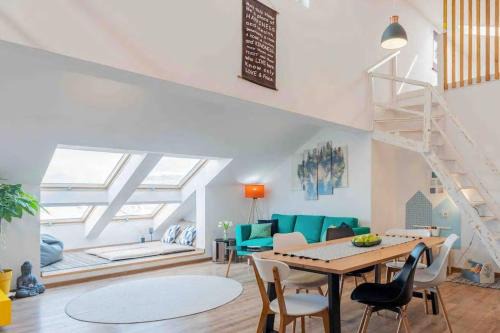 Rasnov Apartment | Loft to Be You-your Mountain -View Sky Home - 2 bedrooms