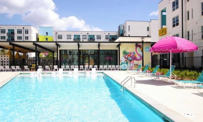 Chosewood Park Apartment | Loft w/ 2 double suite 5 minutes walk to belt line