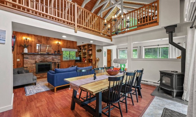 Housatonic House | Lofted Hideaway on Pixley Hill