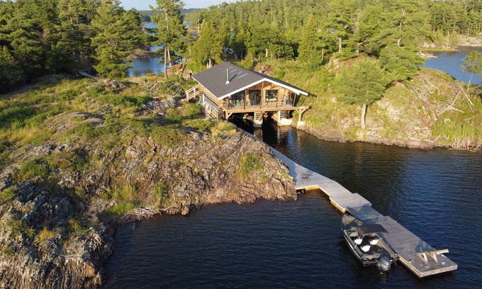 Willisville Cottage | Log Boathouse in McGregor Bay right on the water!