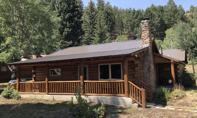 Ponderosa Pines Cabin | Log Cabin Back to Rio Grande National Forest - Fishing, Hiking, Skiing