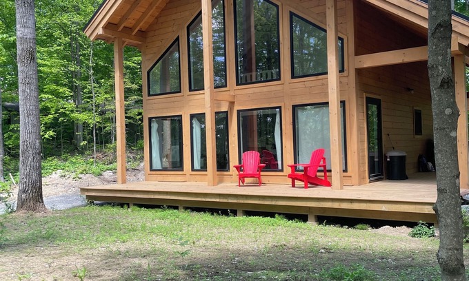 Greater Madawaska Cottage | Log Cabin - Enjoy Nature’s Playground, Dining, Adventure - Calabogie
