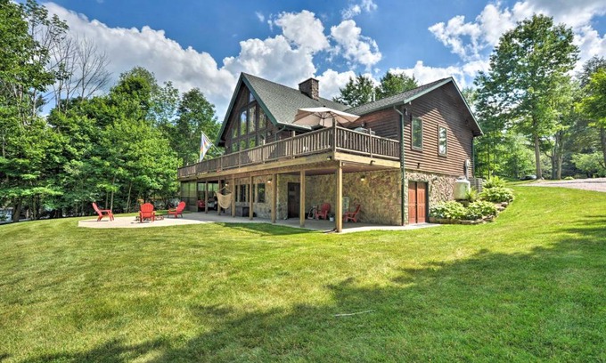 Indian Lake House | Log Cabin Getaway on Double Lot at Indian Lake!