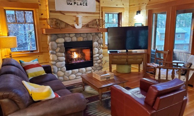 McKenzie Bridge Cabin | Log Cabin Inn - Cabin 12 on the Mckenzie River - minutes from Tokatee and Loloma