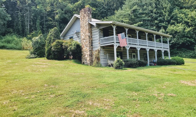 Celina House | Log Cabin near Dale Hollow Dam