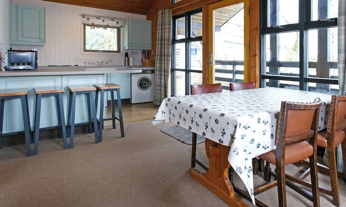 Lochearnhead Ski Chalet | Log cabin with one double with ensuite shower and two twin.
