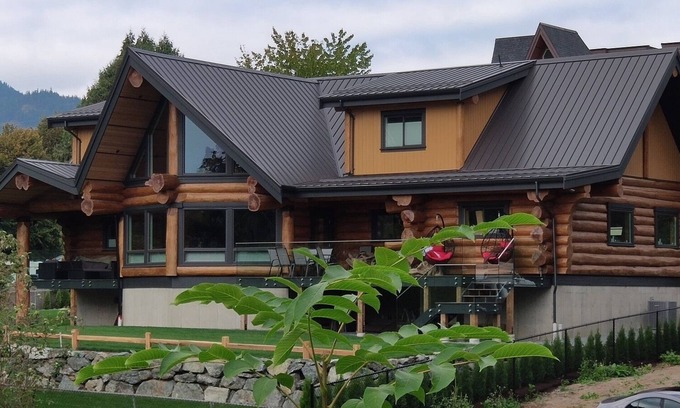 Harrison Hot Springs Ski Chalet | Log Home | 4 Bedrooms (7 Beds) | 2.5 Baths | Maximum 12 Guests