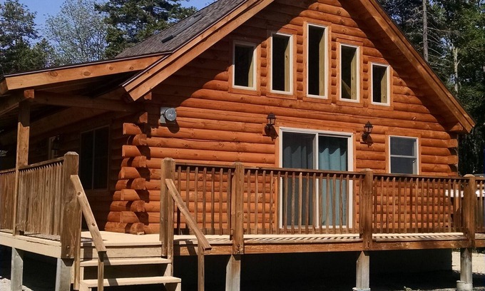 Washington House | Log Home In Secluded Lake Ashuelot Estates