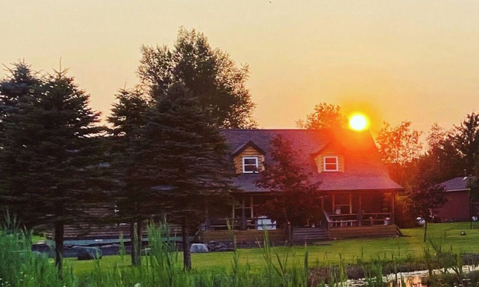 Millington Cabin | Log home on 17 Acres w/Modern Amenities - near Frankenmuth