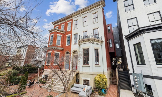 Bloomingdale Apartment | Logan Circle Location! 1BR with laundry/AC/kitchen
