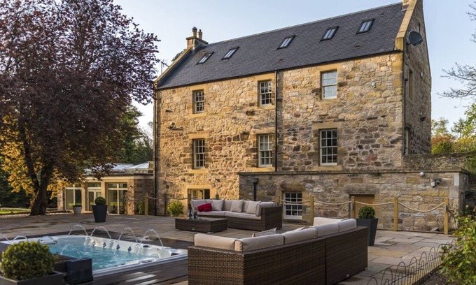 Dalkeith Villa | Logan Manor - Five Bedroom Villa, Sleeps 10