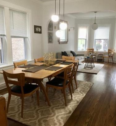 Logan Square Apartment | Logan Square Modern Apartment