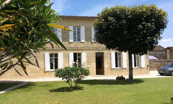 Saint-Emilion House | Logis de Villemaurine Gîte Stone house* in the heart of St Emilion 2-8 Pers