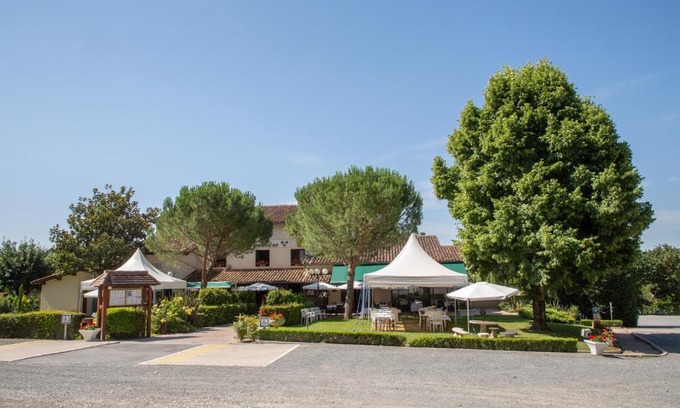 Cuq-Toulza Hotel | Logis Hôtel et Restaurant La Bombardière