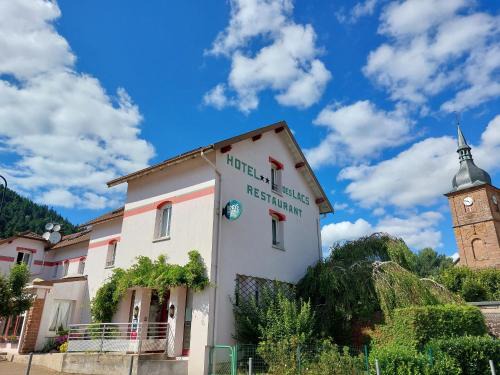 Celles-sur-Plaine Hotel | Logis Hôtel & Restaurant des Lacs
