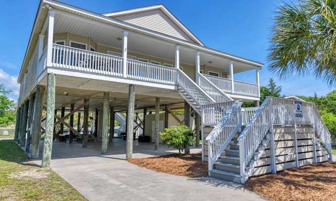 Long Bay Estates House | Lollipops Beach House - Four Bedroom, Three Bath, Private Pool in Long Bay