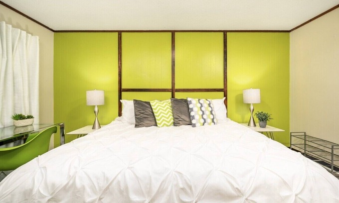 Pineville Apartment | Long Stay Near D.T King Bed Smart TV Pets W/D