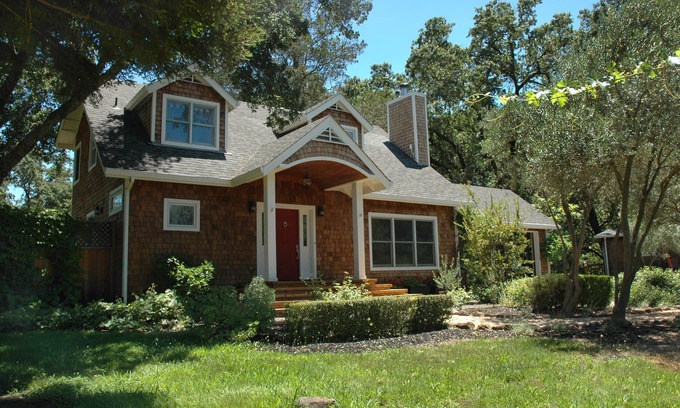 Calistoga House | LONG TERM RENTAL ONLY: Vineyard, Pool & Remodeled Estate. Convenient Location.