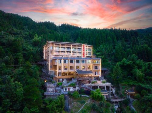 Longsheng Various Nationalities Autonomous County Hotel | Longji Panorama Hotel 龙脊全景楼大酒店
