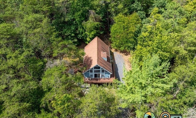 Bergton Ski Chalet | Longstreet Chalet - Ski, board, tube, bike, relax at fire pit