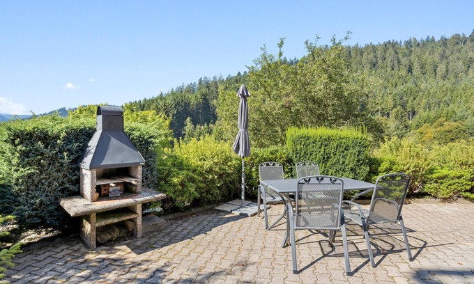 Tonbach Apartment | Look forward to a relaxing vacation close to nature in this cozy vacation apartment.