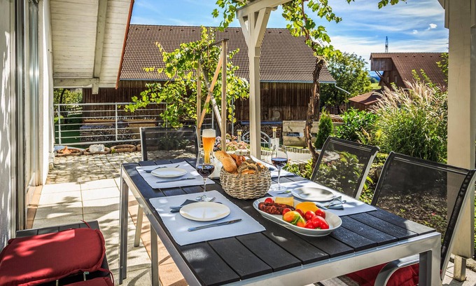 Hergatz Apartment | Look forward to a wonderful break from everyday life in this vacation apartment.