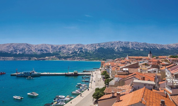 Baska House | Look forward to the relaxed atmosphere in this cosy holiday apartment.