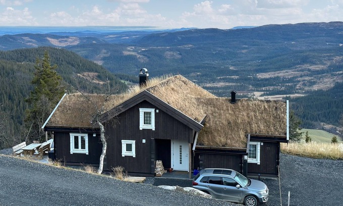 Sor-Aurdal House | Look forward to spectacular views in this inviting vacation home.