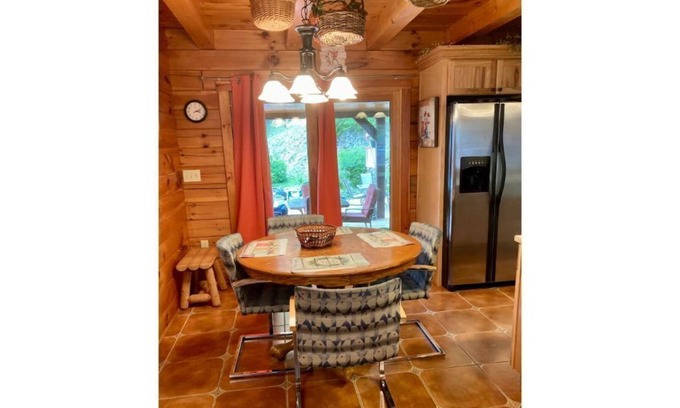 Fayetteville House | Looking for a romantic getaway? This is it!!