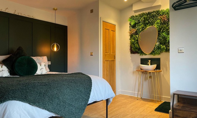 Abbess Roding Cabin | Looking for a romantic escape in the countryside, with outdoor bathtub !