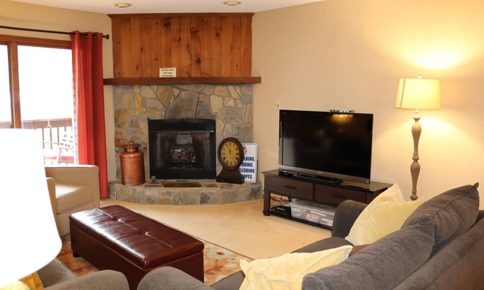 Sugar Mountain Condo | 'Lookout' Condo w/Direct Access to Slopes!