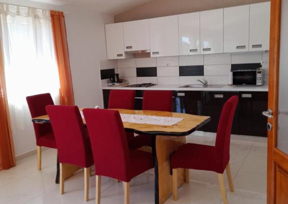 Pirovac Apartment | loren