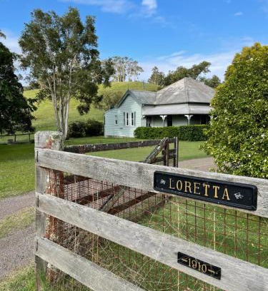 Brookfield House | Loretta- a rustic country cottage