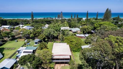 New Brighton House | Lorraine's Beach house - 3 mins walk to beach