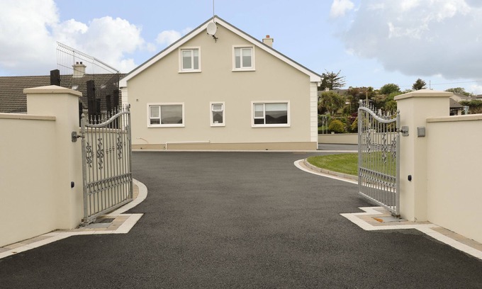 Loughanure House | LOUGHANURE LAKE VIEW, pet friendly in Loughanure, County Donegal