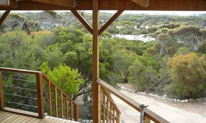 Newland House | Lovely 3 bedroom home with river views. Perfect location to explore the Island.