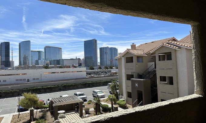 Las Vegas Condo | Lovely 1 bed condo with Las Vegas Strip View and located on the top floor