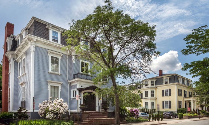 Wayland Apartment | Lovely 1 Bedroom Apartment in Wayland Square, Steps to Brown University
