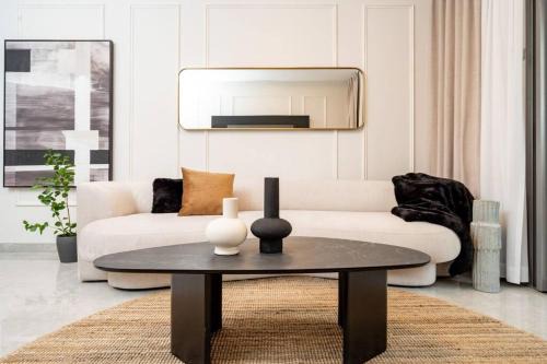 Mea She'arim Apartment | Lovely 1 bedroom apt w/pool. Haneviim st jerusalem