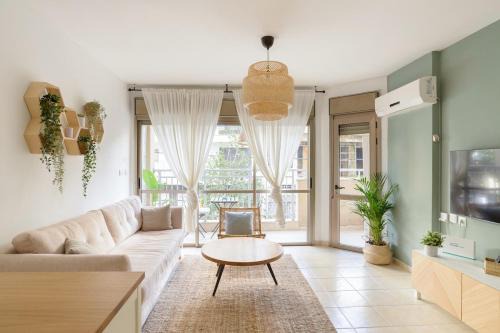 Florentin Apartment | Lovely 1BR Apt Florentin Center-Elevator-Balcony