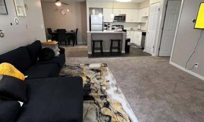 Naperville Apartment | Lovely 2-Bdrm unit with pool. Home away from home.