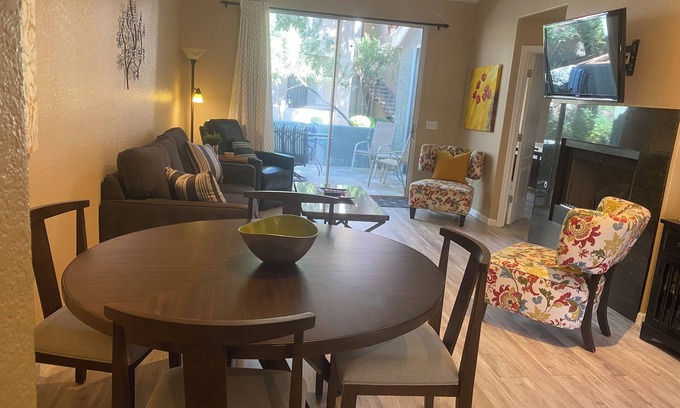 Deer Valley Condo | Lovely 2 Br, 2 Bath Condo in resort style, safe. 2 min to major roadways.