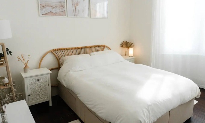 Palmers Green Apartment | Lovely 2BD Flat with Private Garden - Bounds Green